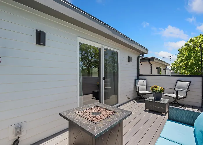 Stunning 3Bd 3.5 Ba - 10 Min To Downtown! Garage!